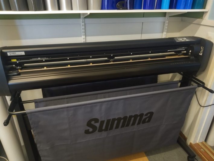 summa-d120-sign-vinyl-cutter