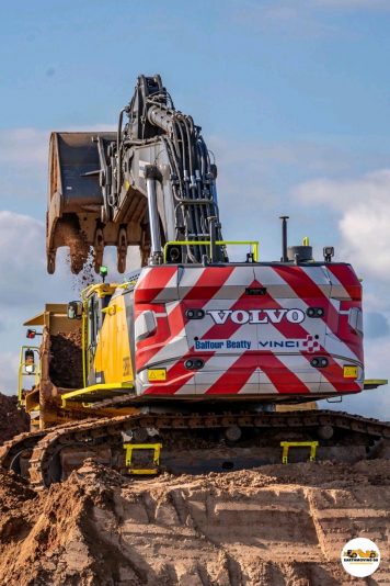 chevrons-back-ballast-machine-excavator