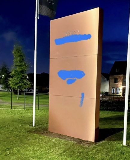 steel-free-standing-monolith-sign-2