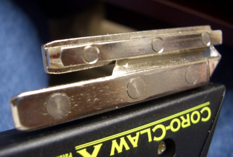 coro-claw-sawtrax-correx-knife-cutter