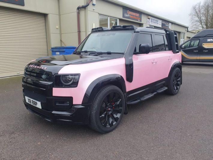 vehicle-wrap-land-rover-defender-yanni-wrap-vinyl-pink-avery-dennison-3