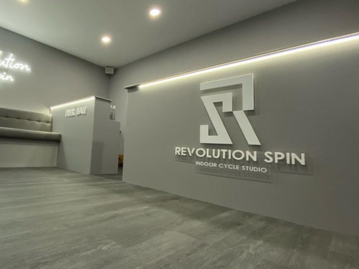 neonflex-signs-pan-sign-led-halo-illuminated-desk