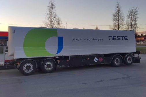 truck-wrap-graphics-signs