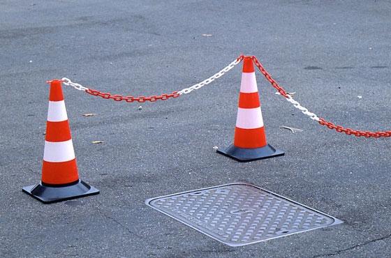 Cones-chain-safety-signs-print