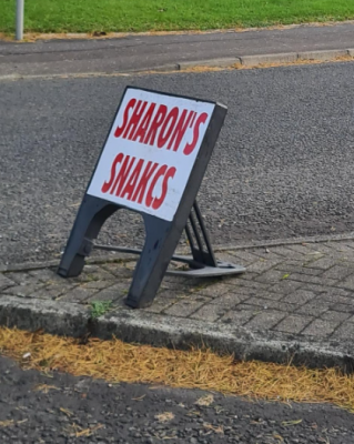 sign-spelling-error-wrong