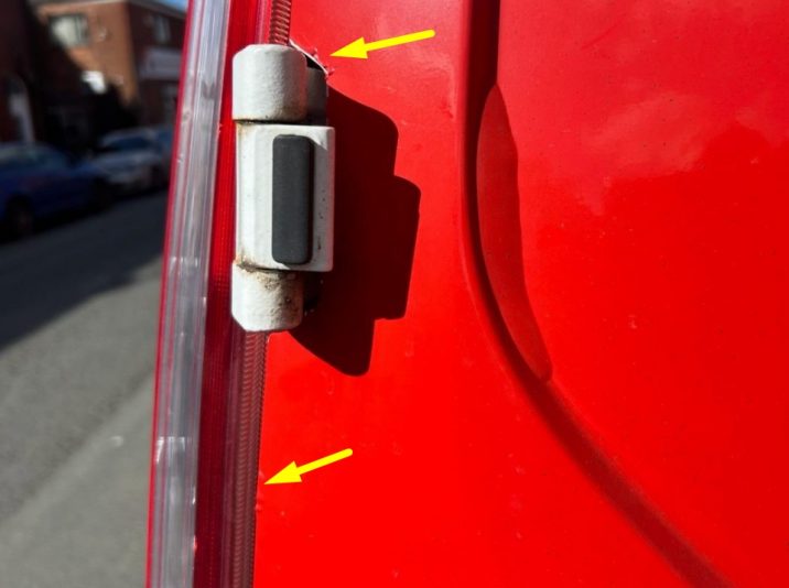 Avery-supreme-wrapping-vinyl-trimming-finishing-3